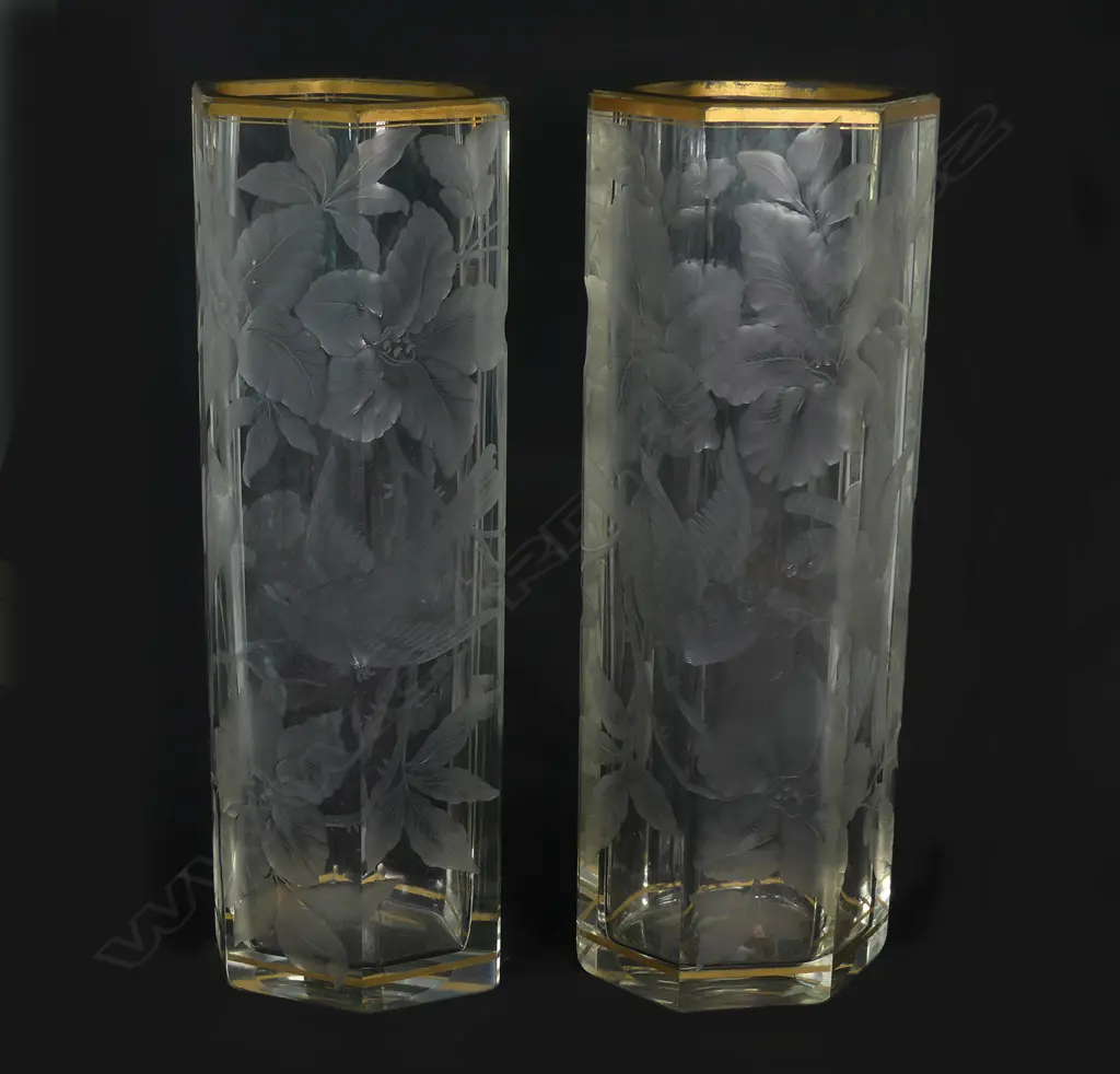 A pair of impressive Viennese glass vases Image 1++