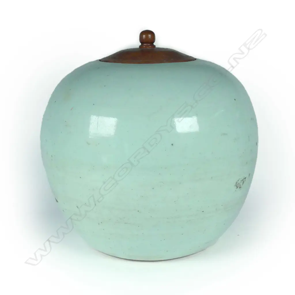 A 19thC Chinese blue and white jar Image 1++