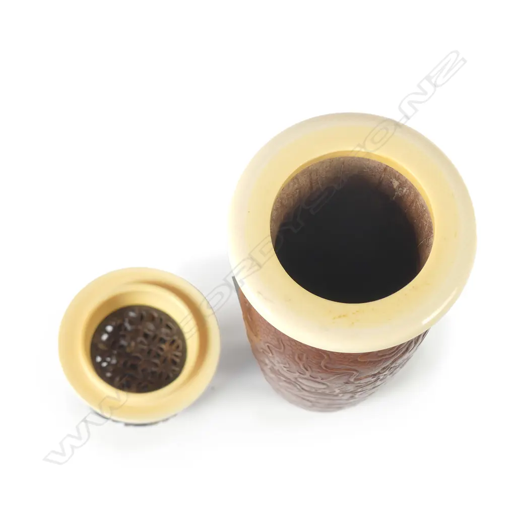 A quality old Chinese carved gourd bodied cricket container Image 1++