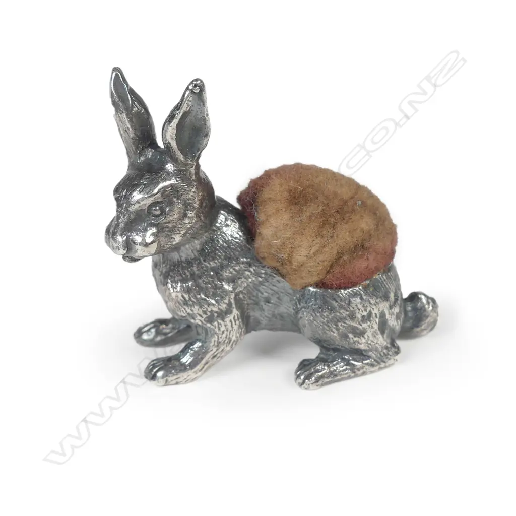 An Edwardian miniature silver pin cushion Image 1++