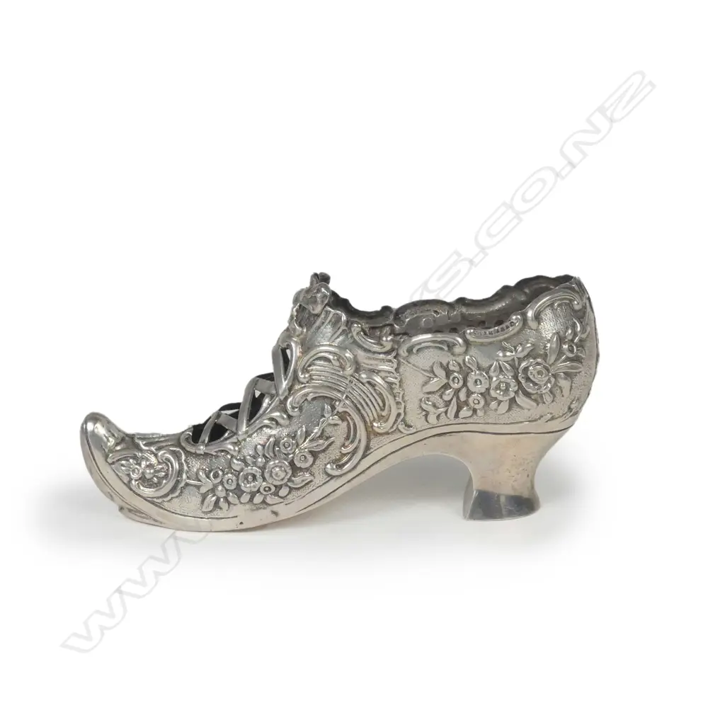 An Edwardian silver pin cushion Image 1++