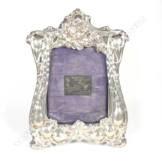 An Edwardian silver photo frame