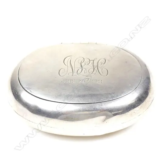 An Edwardian silver snuff box