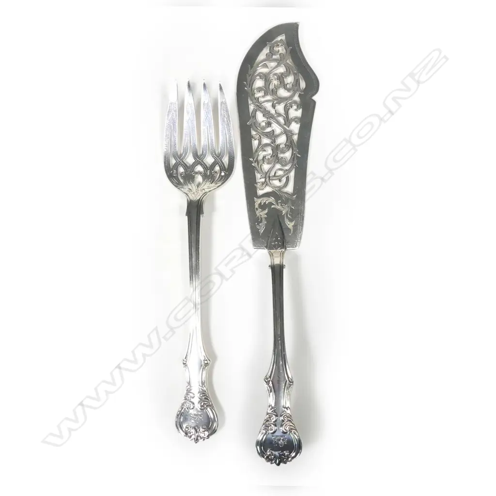 A pair of Victorian silver fish servers Image 1++