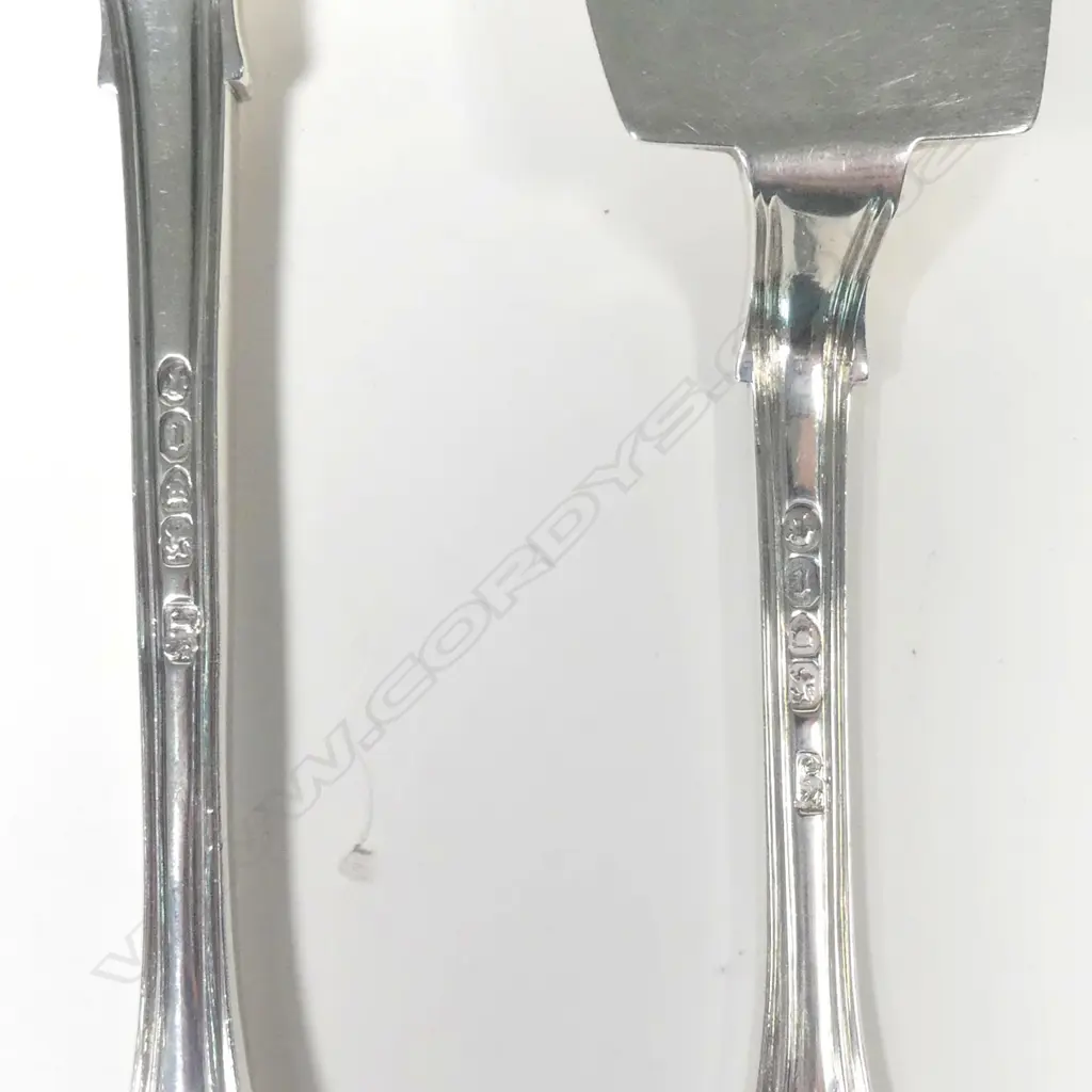 A pair of Victorian silver fish servers Image 1++