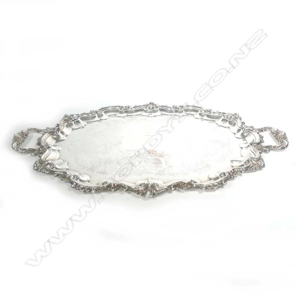 A reproduction Old English Plate silver on copper butler's two handled tray Image 1++