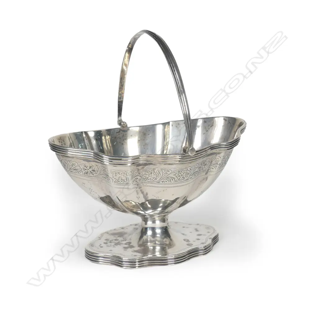 An early 20thC silver pedestal swing handled sugar bowl Image 1++