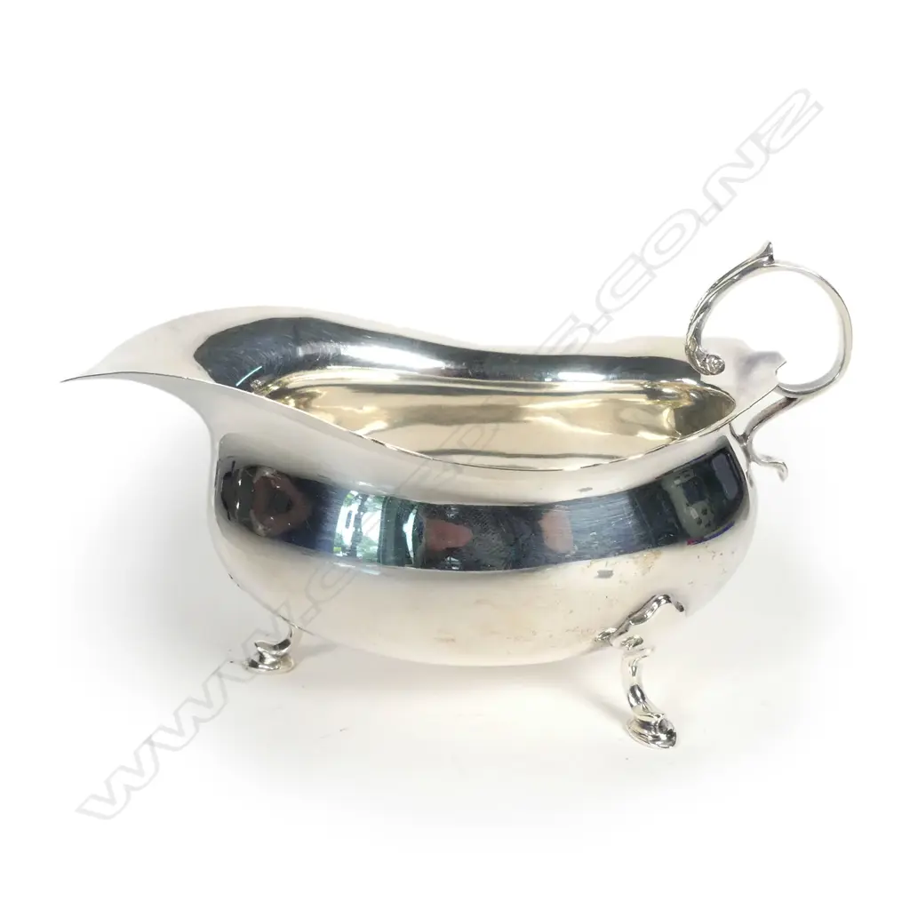 A silver fat belly sauce boat Image 1++