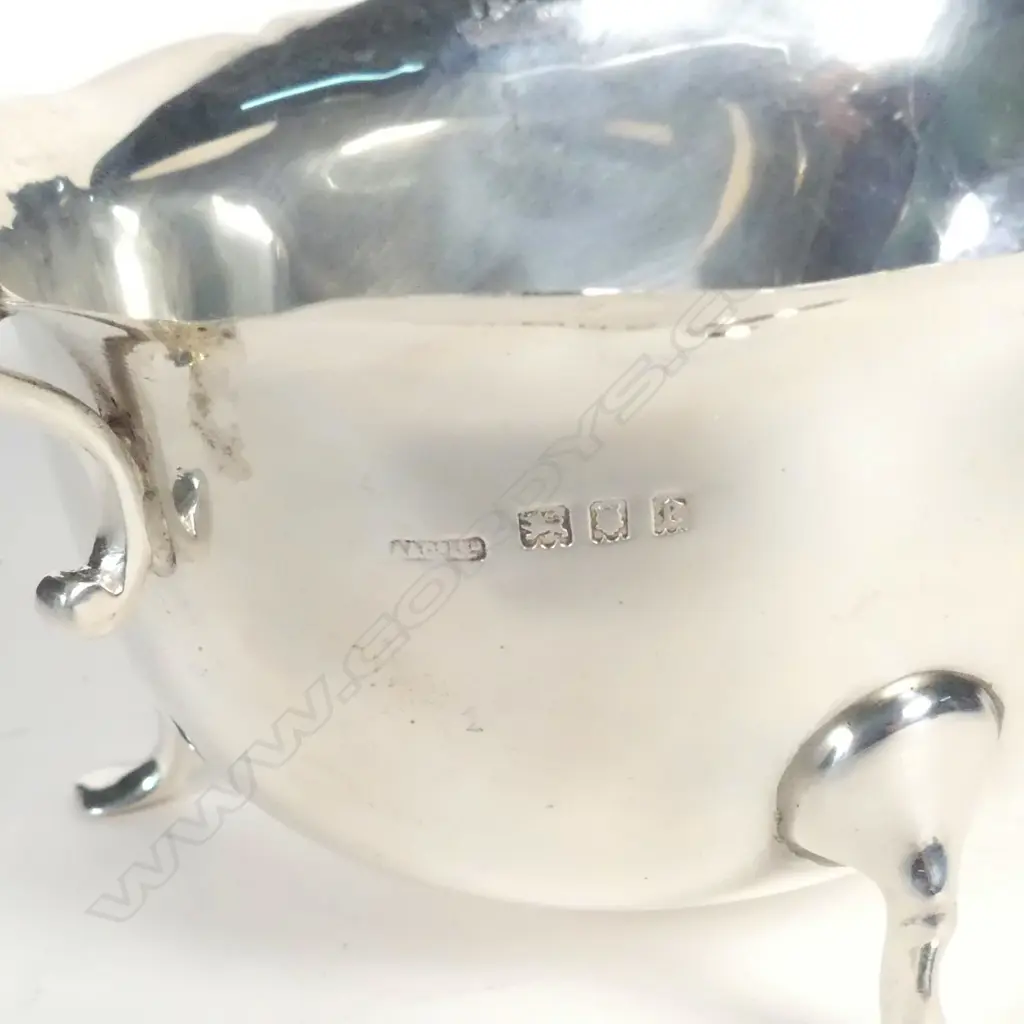 A silver sauce boat Image 1++