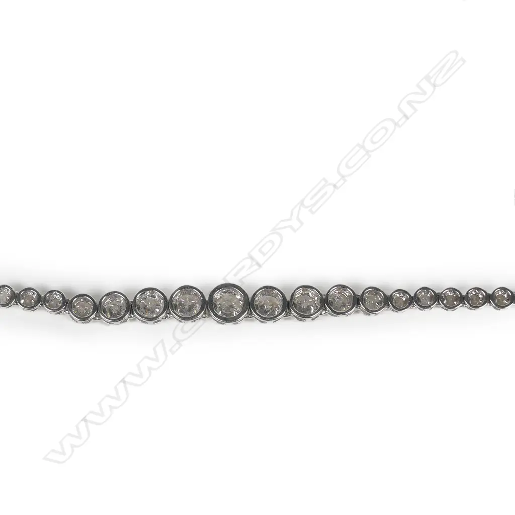 An 18ct. white gold and diamond set necklace Image 1++