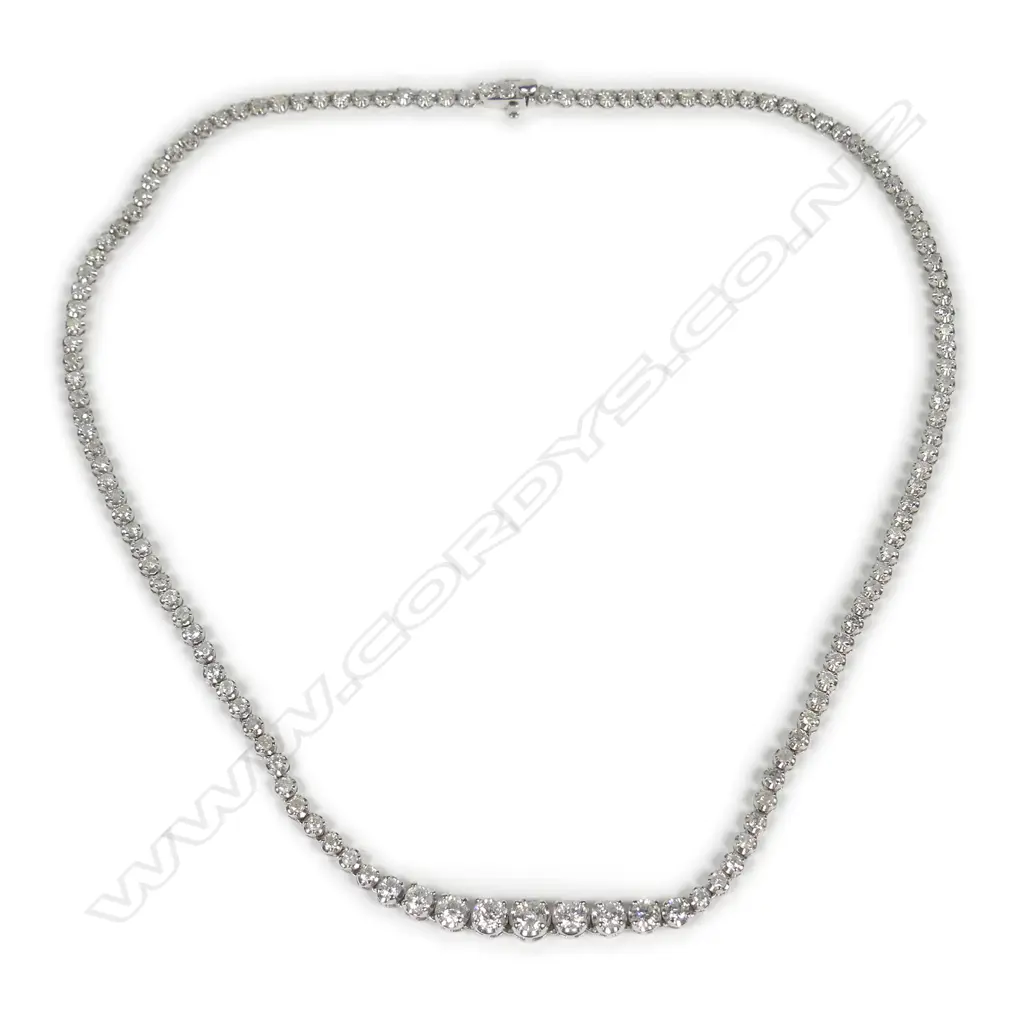 An 18ct. white gold and diamond set necklace Image 1++
