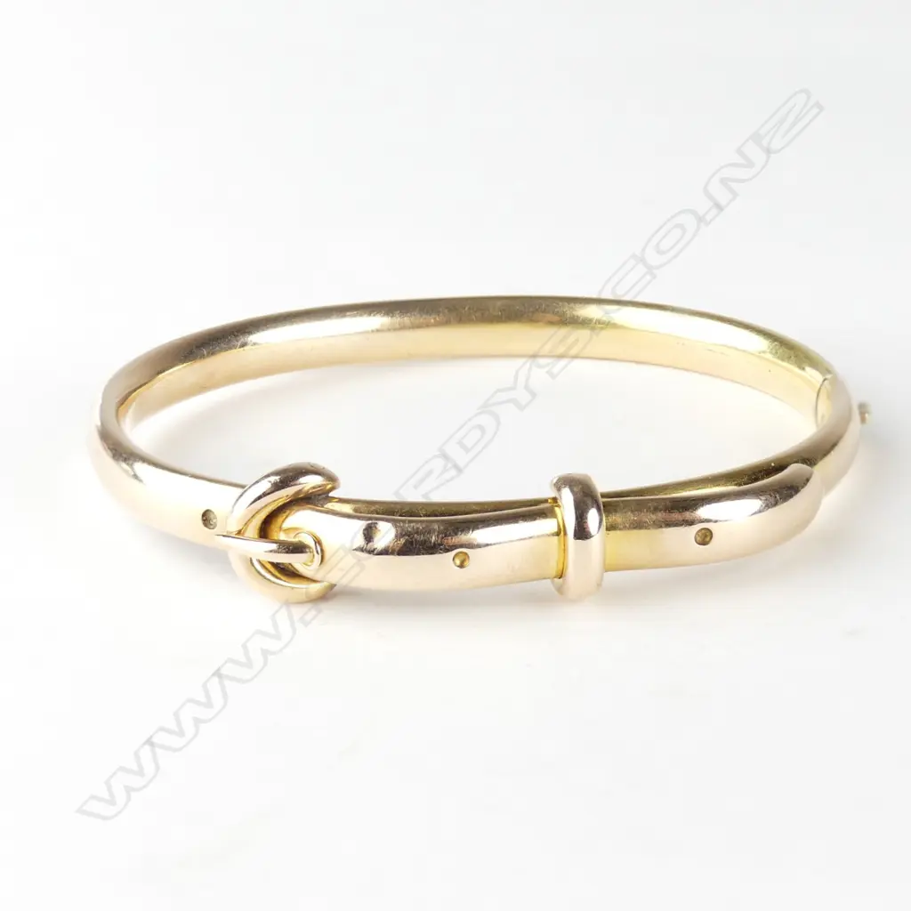 A vintage 9ct gold hinged bangle Image 1++