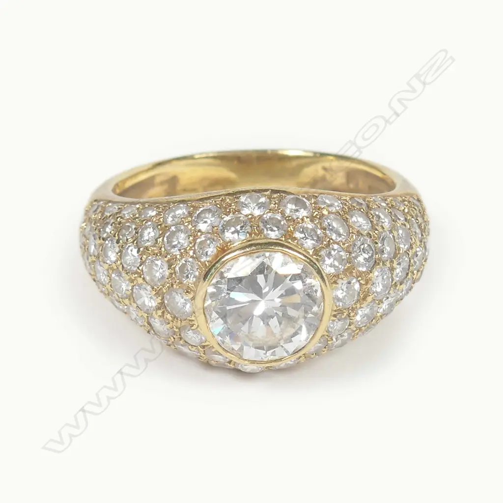 An 18ct. yellow gold and diamond lady's dress ring Image 1++