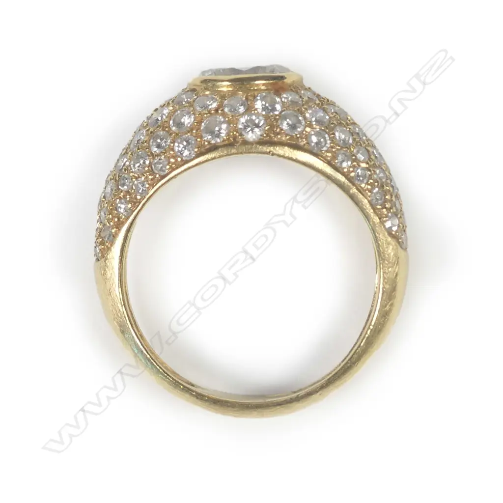 An 18ct. yellow gold and diamond lady's dress ring Image 1++