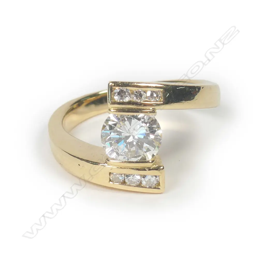 An 18ct gold and diamond ring Image 1++