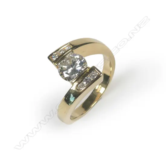 An 18ct gold and diamond ring