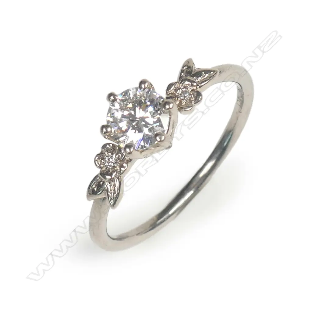 An 18ct white gold and diamond ring Image 1++