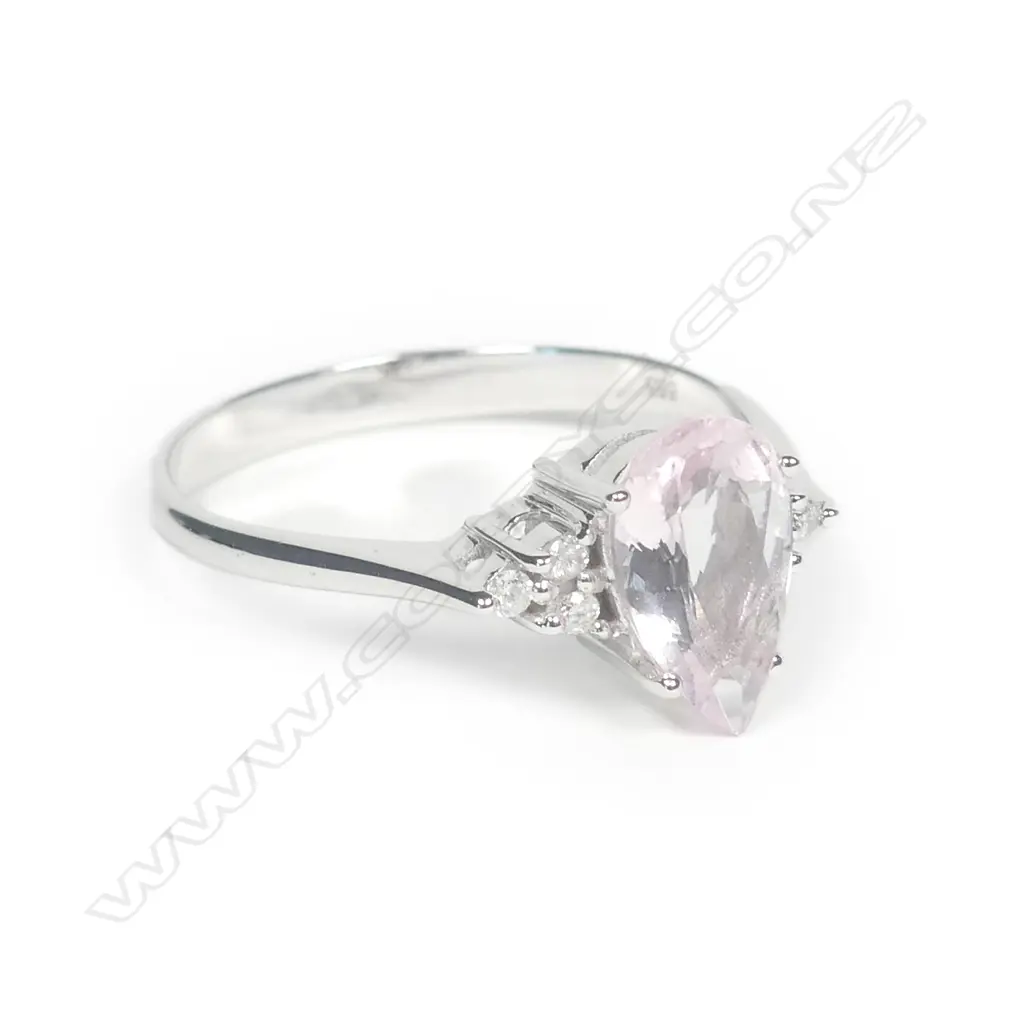 A 14ct white gold morganite and diamond ring Image 1++