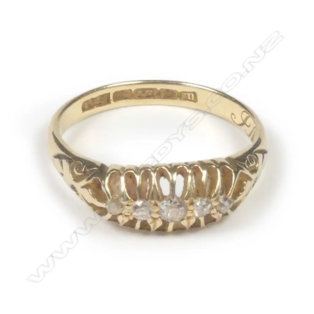 An early 1900s 18ct gold and diamond ring Image 1++