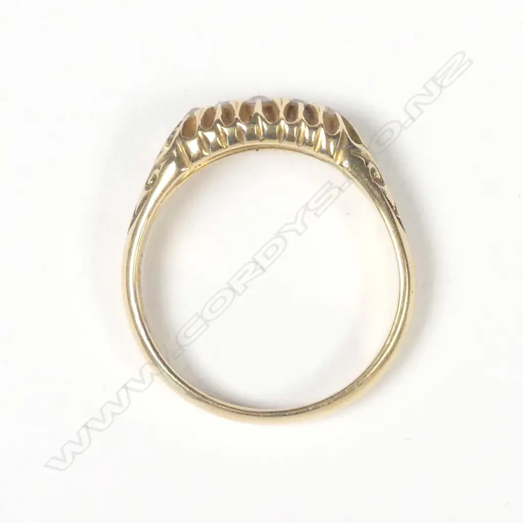 An early 1900s 18ct gold and diamond ring Image 1++