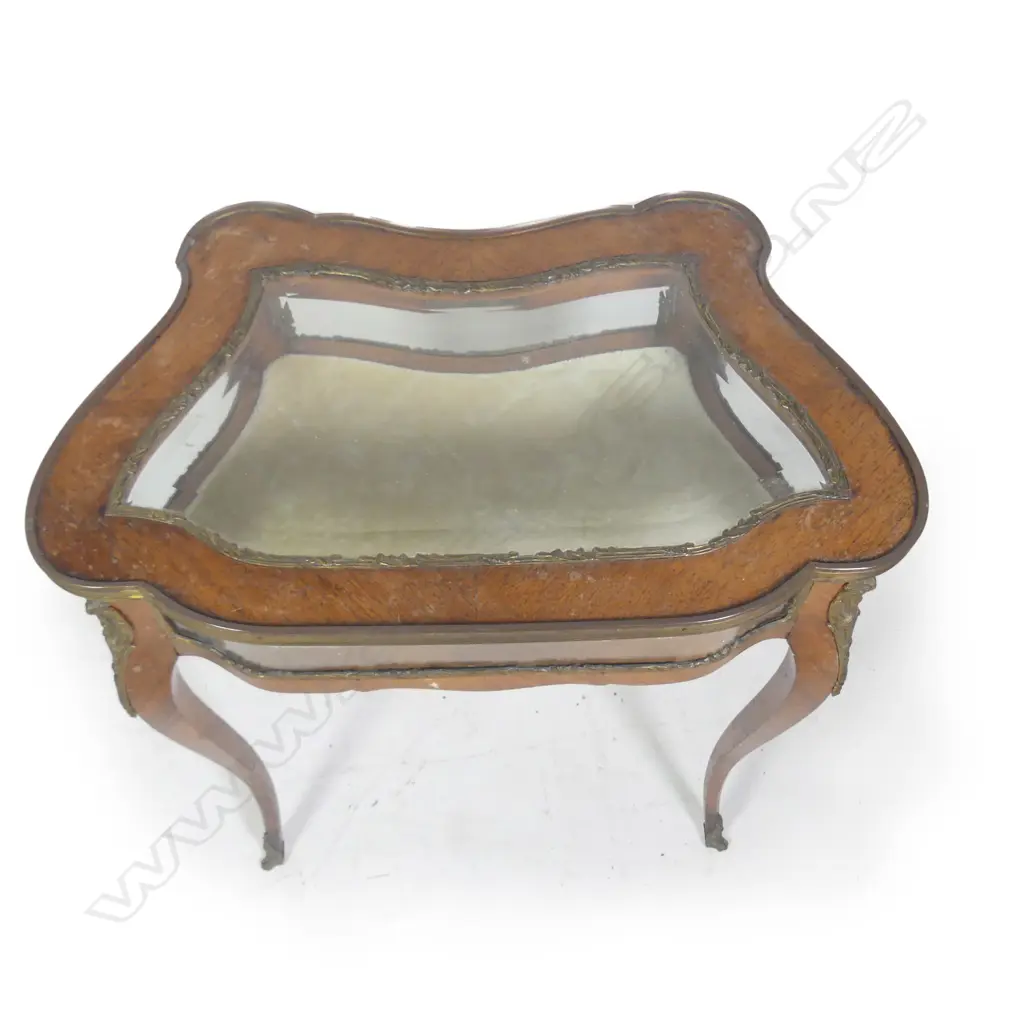 A vintage French kingwood vitrine Image 1++