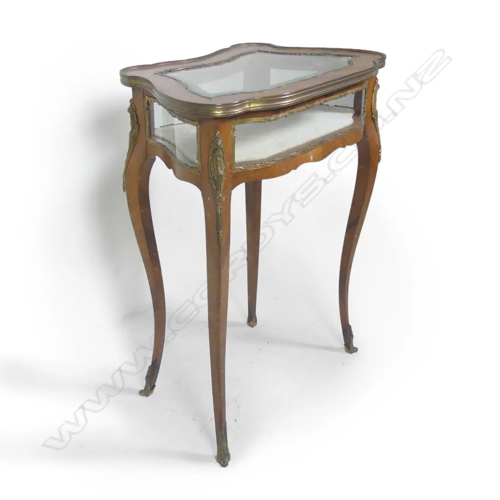 A vintage French kingwood vitrine Image 1++