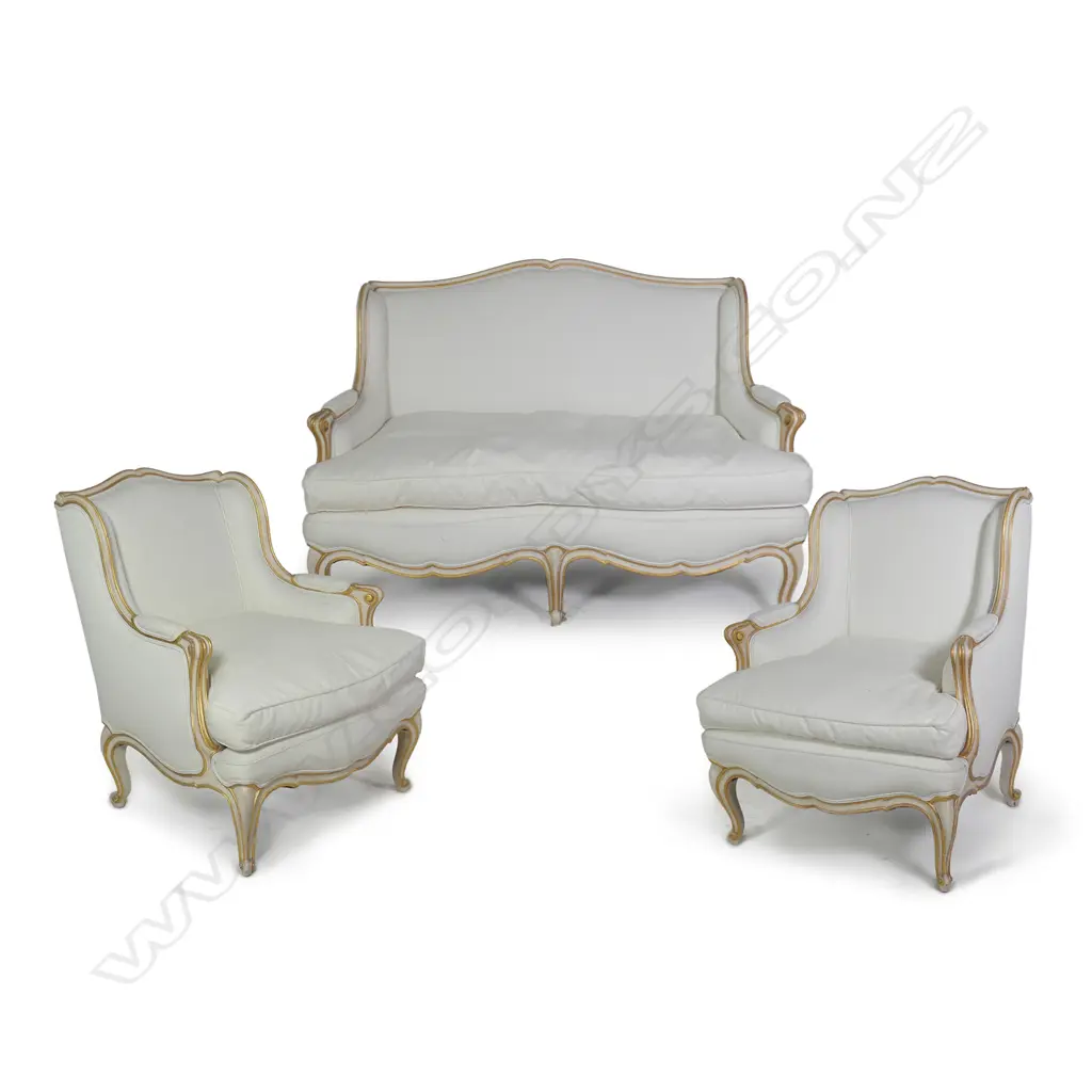 A French canape and pair of matching bergères Image 1++