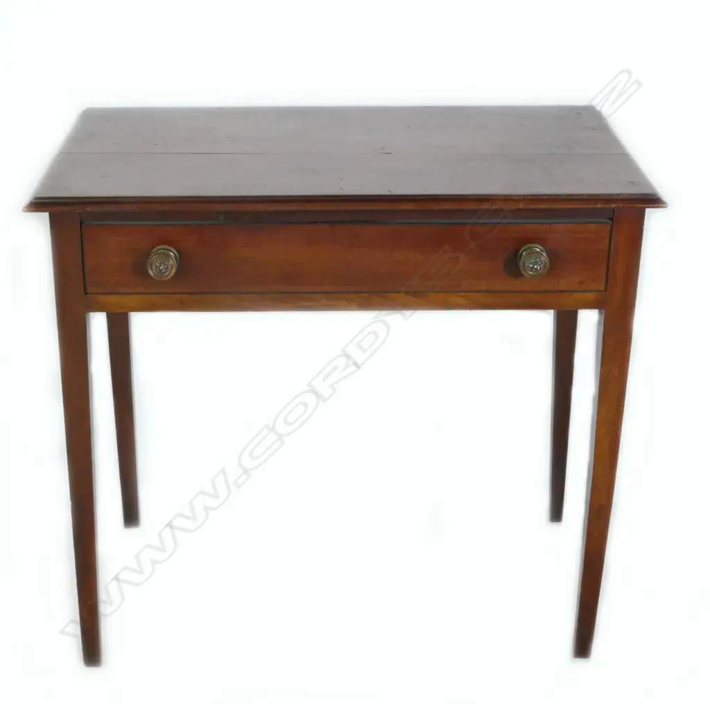 A Georgian mahogany side table Image 1++