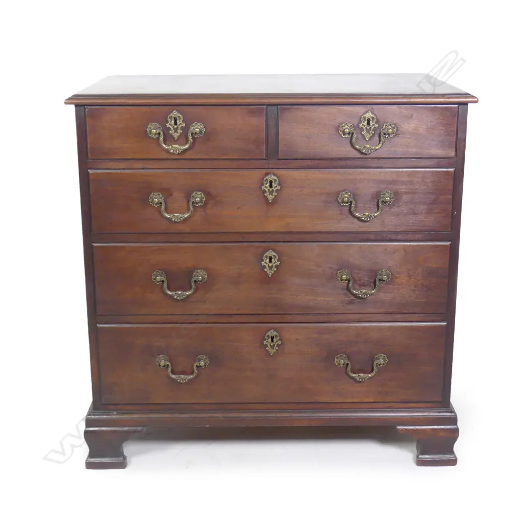 A mahogany small proportion Georgian five drawer chest Image 1++