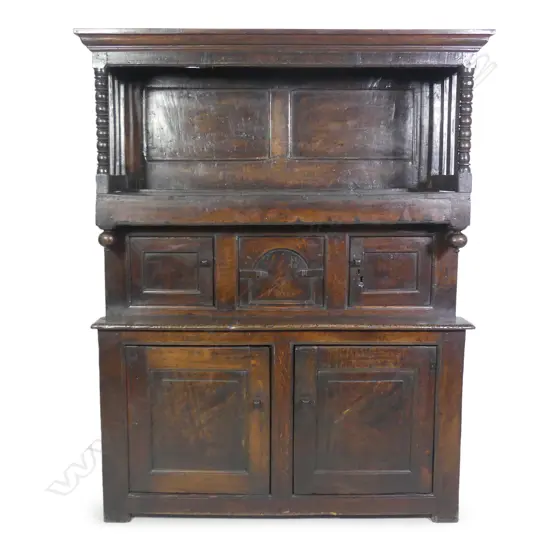 A 17thC. Welsh Cwpwrdd Tridarn