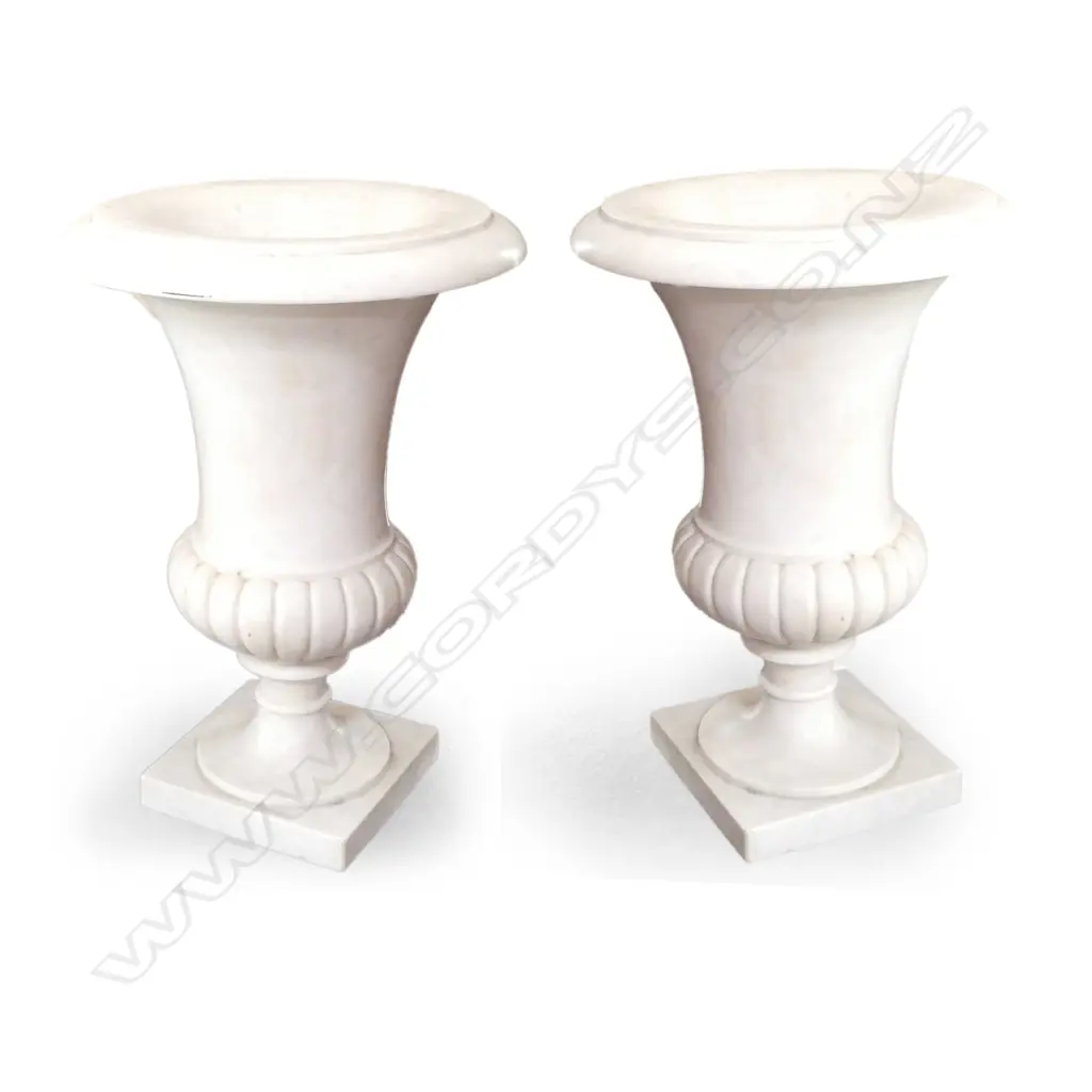 A pair of large and impressive antique marble urns Image 1++