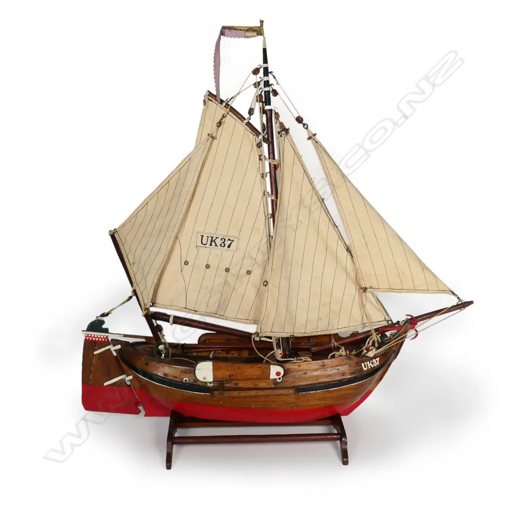 A vintage model 'UK37' herring sail boat Image 1++