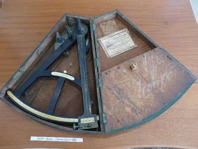 14-inch radius mahogany octant Image 1++