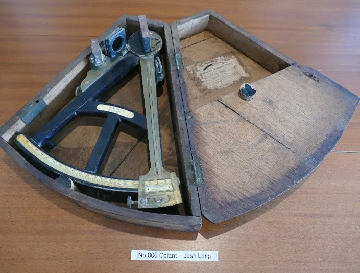 10-inch radius ebony frame and limb octant Image 1++