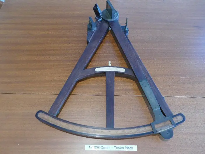 16-inch radius mahogany octant Image 1++