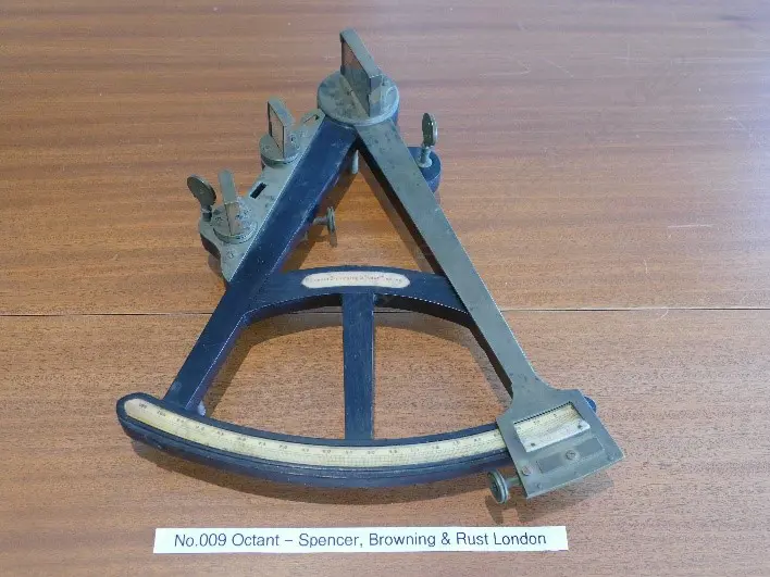 10-inch radius rosewood or ebony frame and limb octant Image 1++