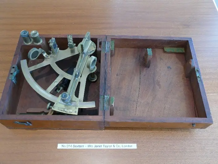 7-inch radius brass framed sextant Image 1++