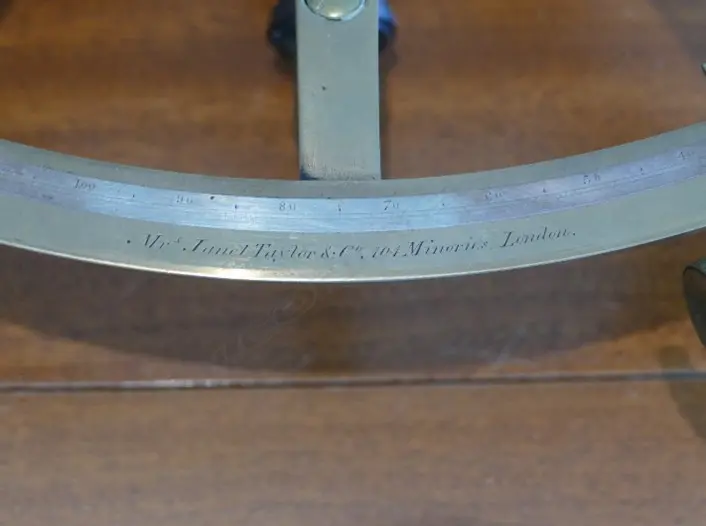 7-inch radius brass framed sextant Image 1++