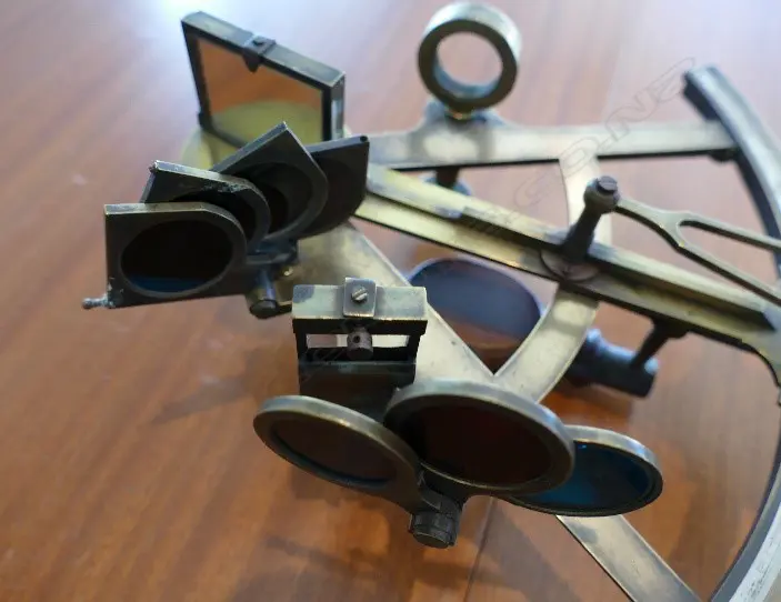 7-inch radius brass framed sextant Image 1++