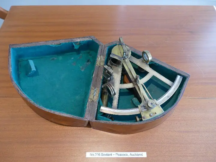 7-inch radius brass framed sextant Image 1++