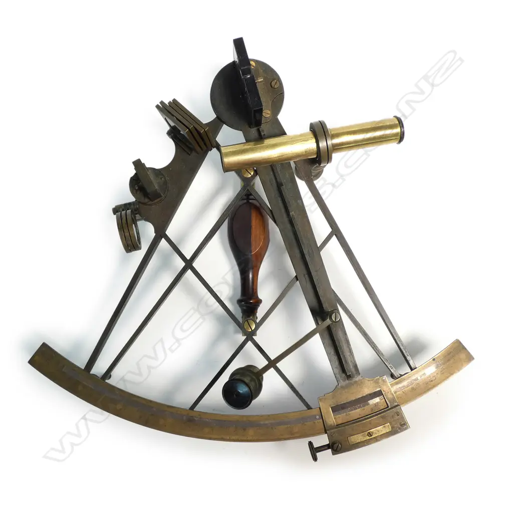 9½-inch radius lacquered brass lattice framed sextant Image 1++