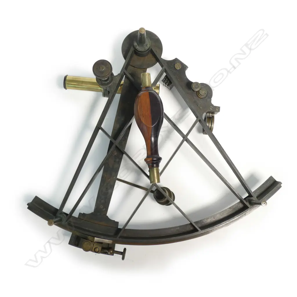 9½-inch radius lacquered brass lattice framed sextant Image 1++