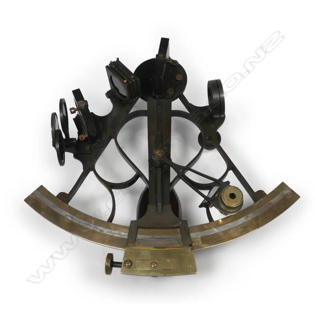 7-inch radius lacquered brass curved pattern framed sextant Image 1++