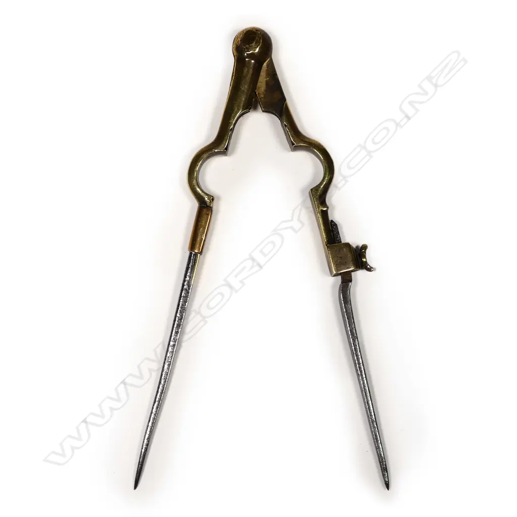 A pair of 18thC/19thC brass handle navigator's dividers Image 1++