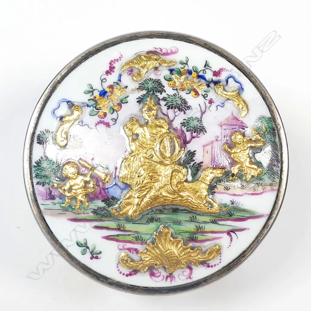 An early 19thC French porcelain and silver snuff box Image 1++