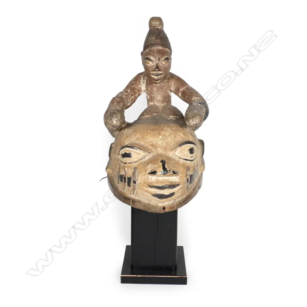 An African tribal dance mask Image 1++