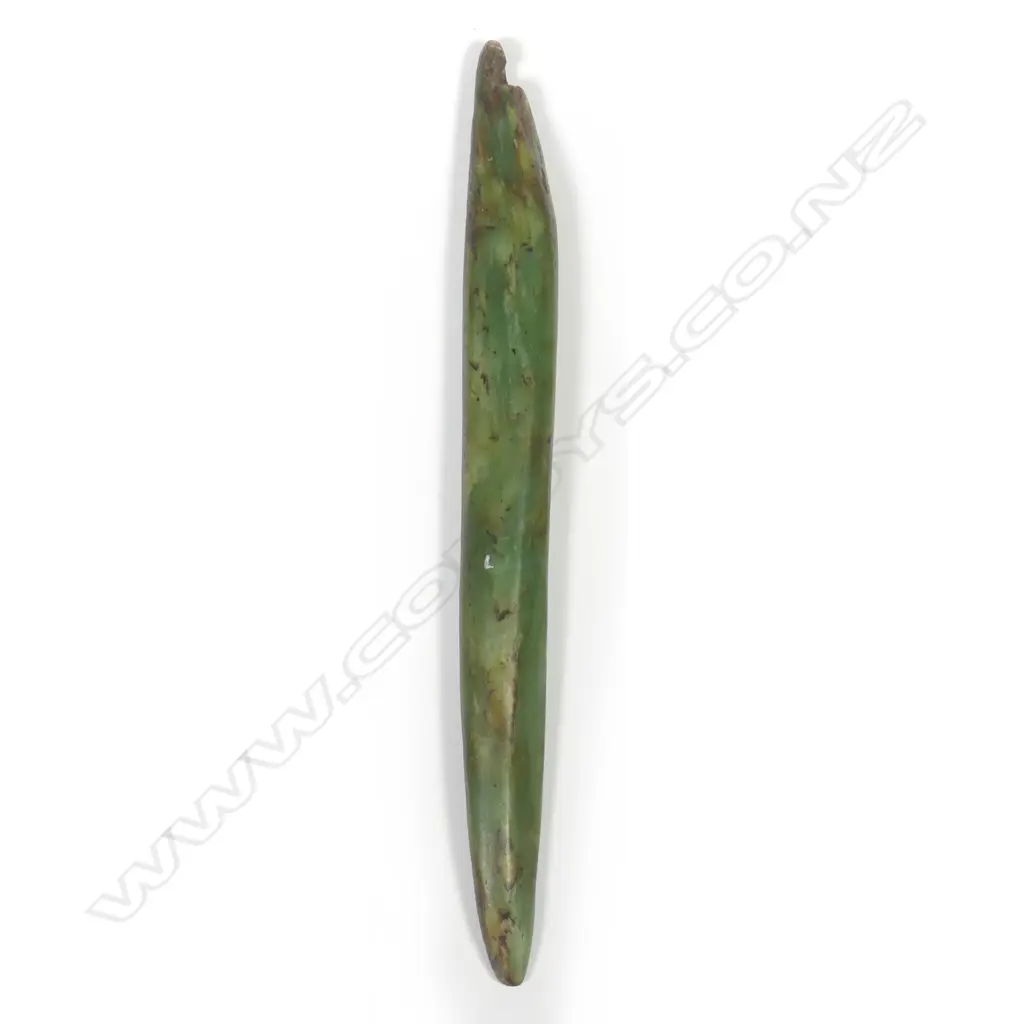 A pre-European Maori pounamu long kuru (ear pendant) Image 1++