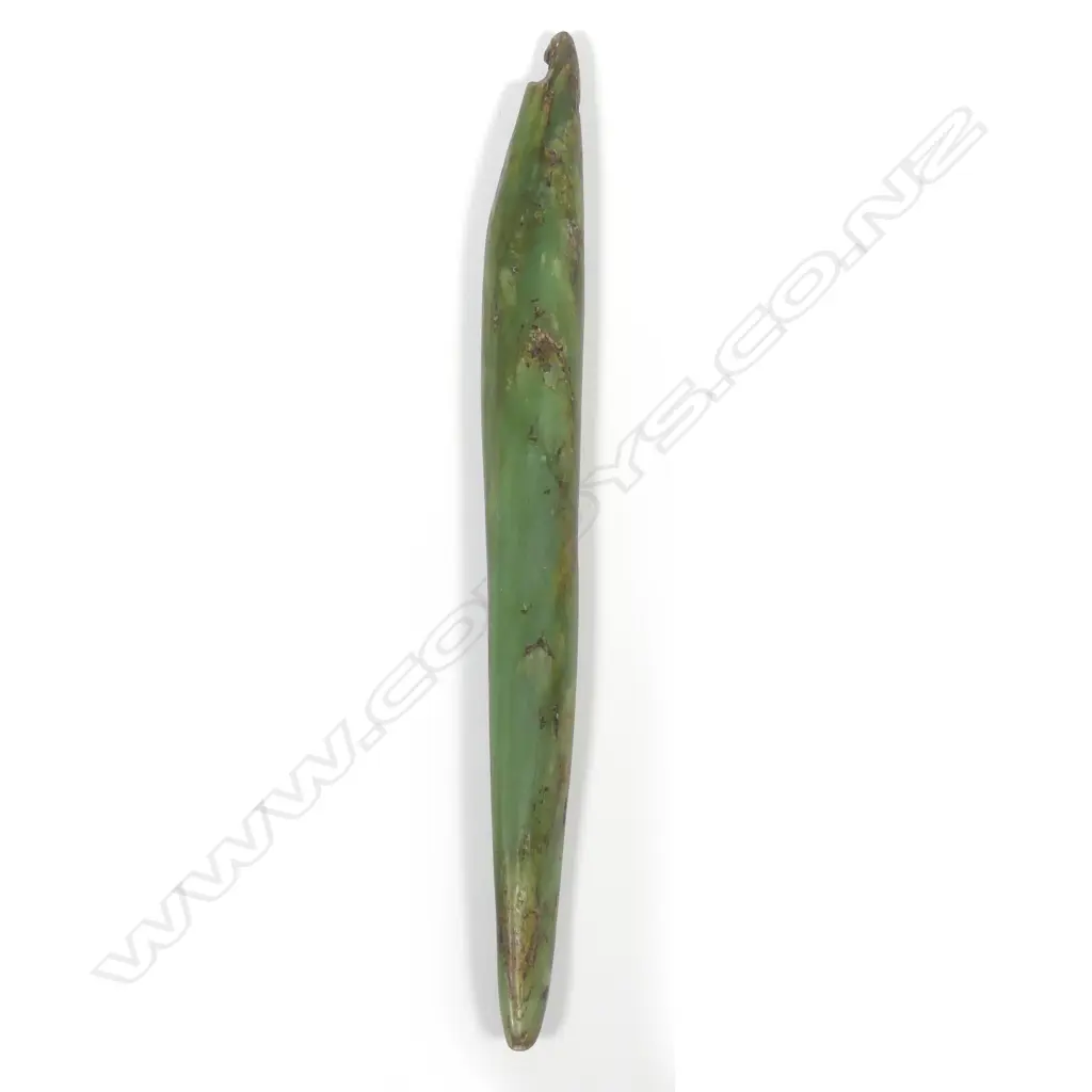A pre-European Maori pounamu long kuru (ear pendant) Image 1++