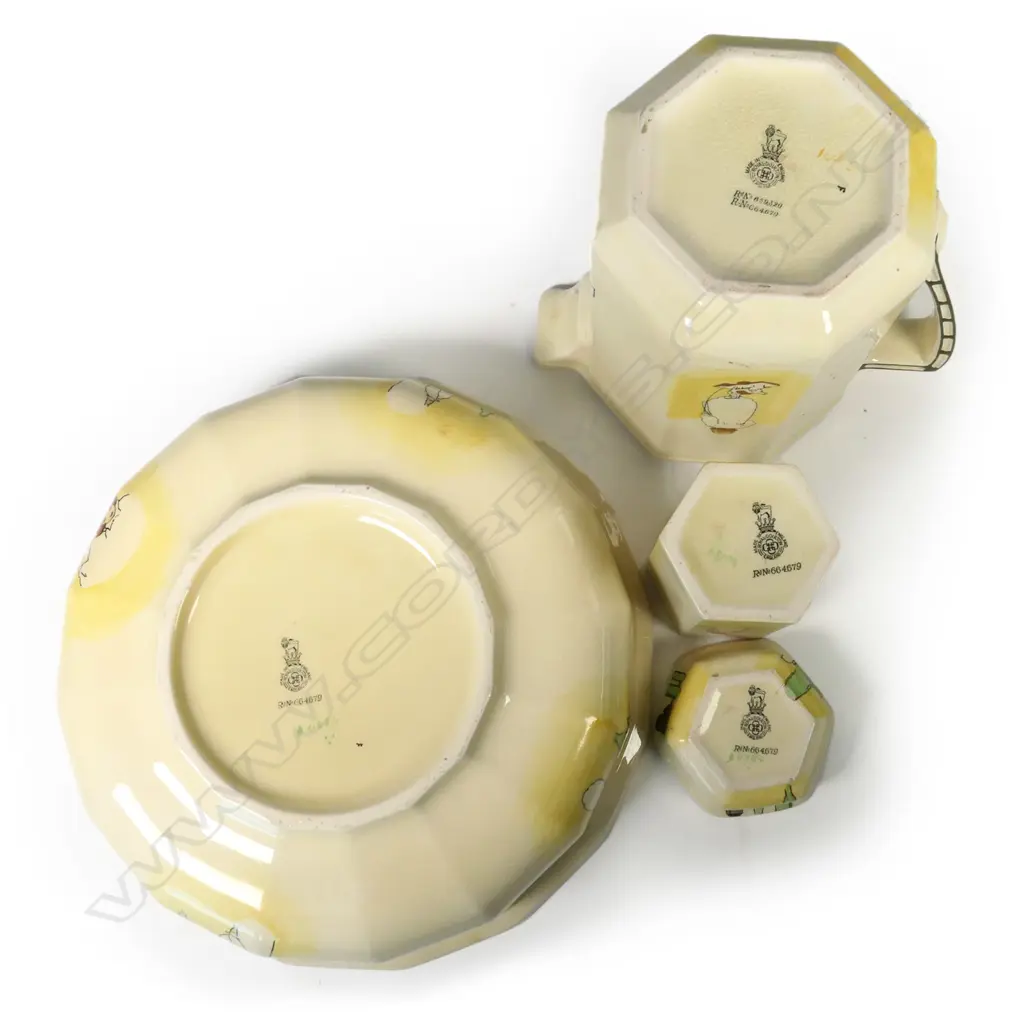 A Royal Doulton children's bathroom set Image 1++