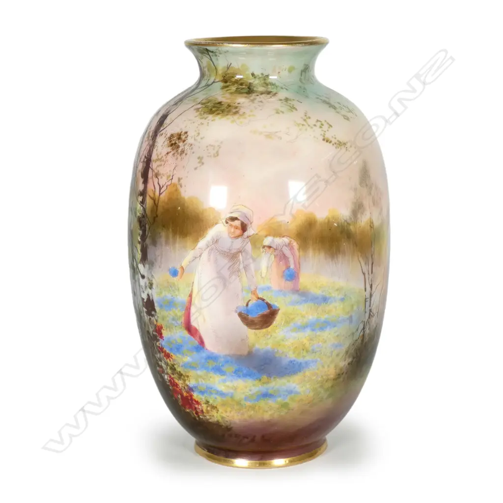 A Royal Doulton bone china vase Image 1++